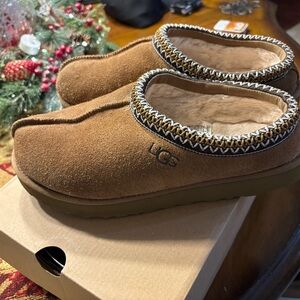 UGG Tasman women’s size 9 chestnut